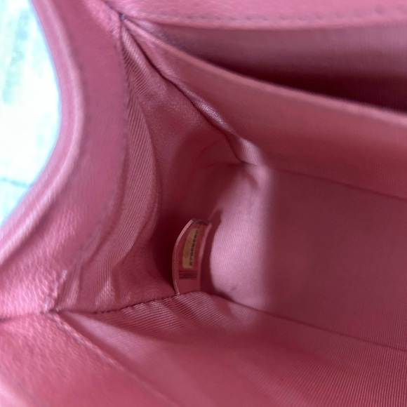 CHANEL CHEVRON OLD MEDIUM BOY IN SAKURA PINK - Picture 5 of 16